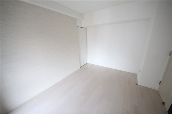 【洋室】 | SERENiTE本町reflet