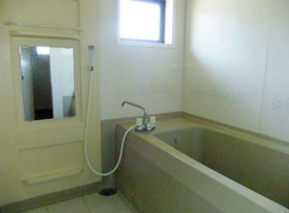 クレセント弐番館の浴室