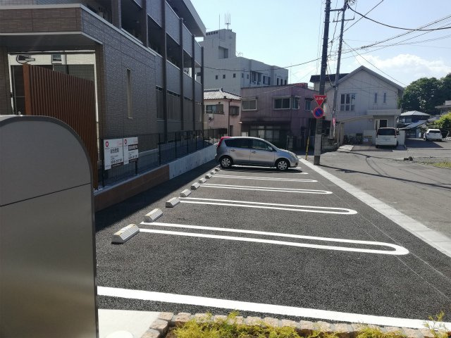 シャインヒルズ城山の駐車場