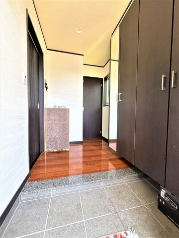 三郷市　新和5丁目　中古戸建の玄関|毎日通る玄関はこちらです