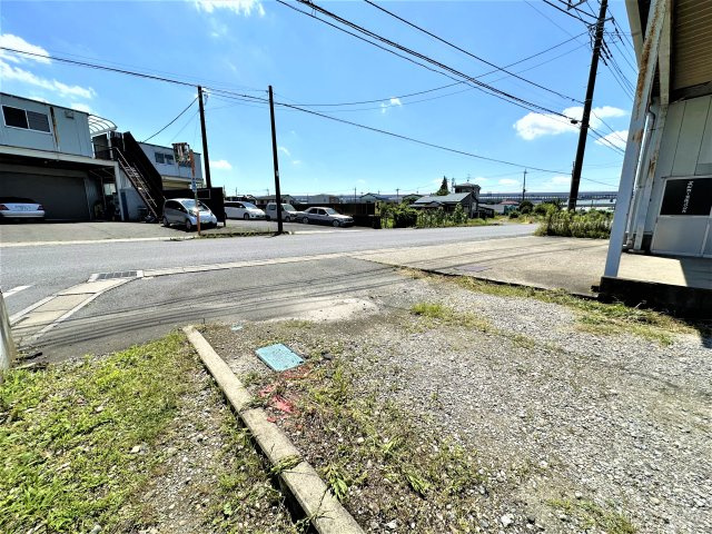 三郷市　新和5丁目　中古戸建の駐車場|車をお持ちの方に嬉しい駐車場付きの物件です