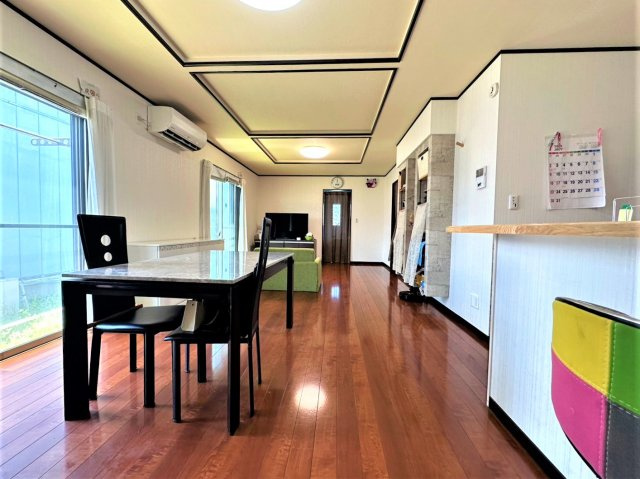 三郷市　新和5丁目　中古戸建の居間・リビング|おしゃれなリビングです