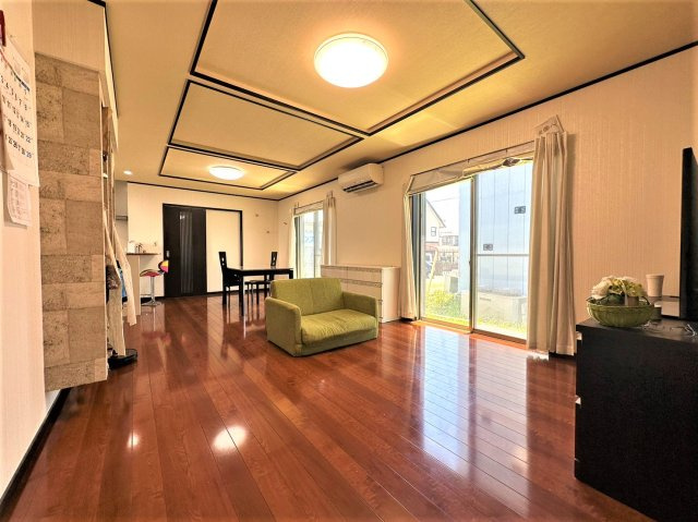 三郷市　新和5丁目　中古戸建の居間・リビング|ゆったり過ごせるリビングです：三郷新築ナビで検索♪