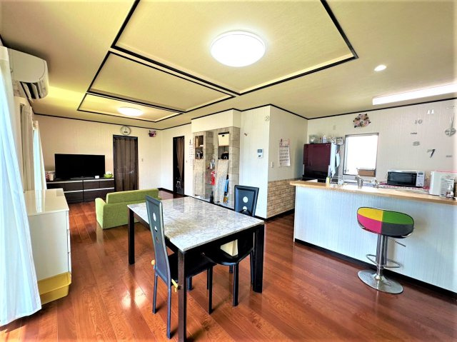 三郷市　新和5丁目　中古戸建の居間・リビング|こちらの居間で趣味の時間をお楽しみください