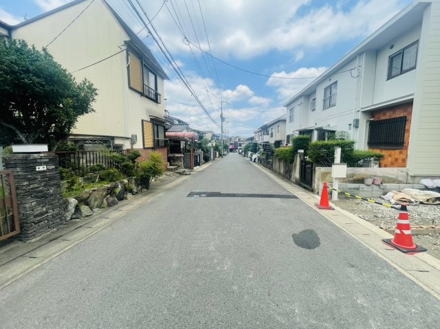 勧修寺柴山の前面道路含む現地写真