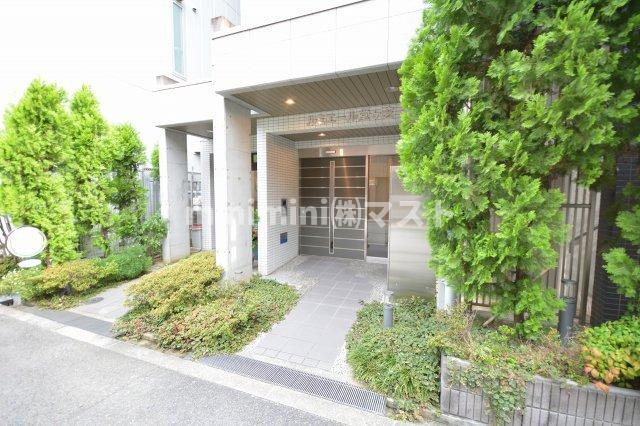 ルミエール堂ヶ芝のエントランス