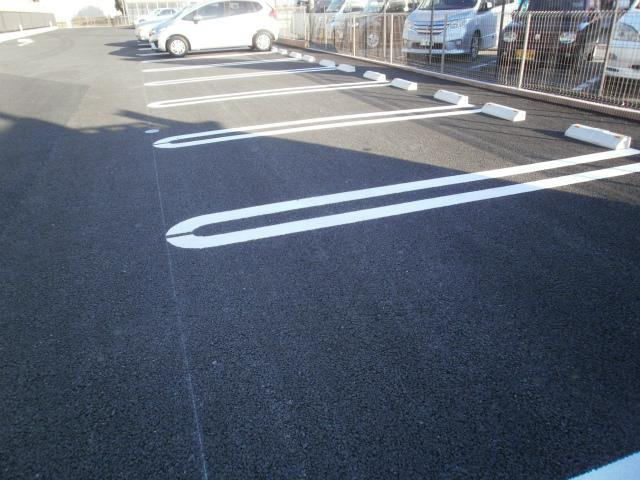Ｄ－ｒｏｏｍＢｕｓｉｎｅｓｓ小山の駐車場|駐車場も広々です。