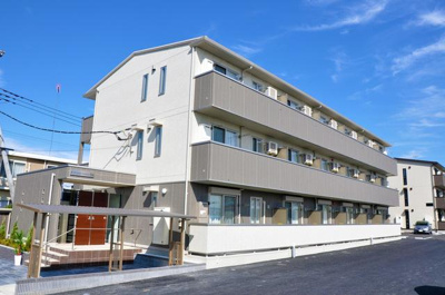 【外観】 | Ｄ－ｒｏｏｍＢｕｓｉｎｅｓｓ小山 | オートロック付３階建てです。