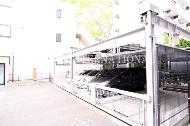 ウイング福寿館の駐車場