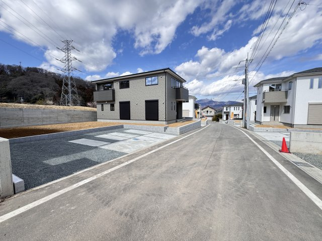新築　KIS渋川市石原１期　5号棟の前面道路含む現地写真|現地写真　現地写真　東側接道幅員約6.0ｍ