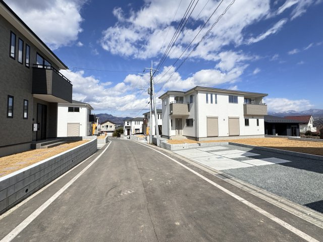 新築　KIS渋川市石原１期　6号棟の前面道路含む現地写真|現地写真　現地写真　西側接道幅員約6.0ｍ