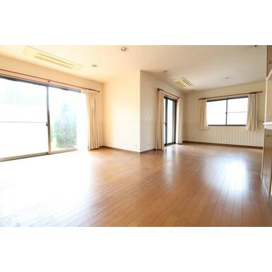 【居間・リビング】 | 湘南台２丁目中古戸建