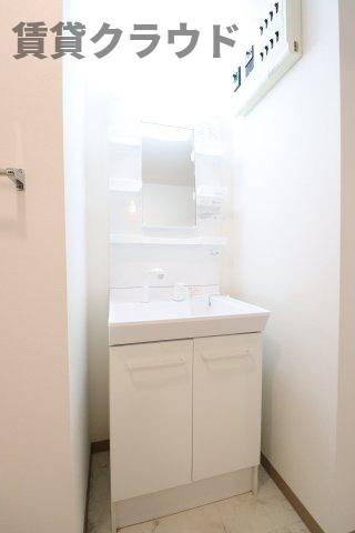 グレイスフルツツイの独立洗面台|ゆったりとした居間です
