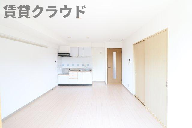 グレイスフルツツイの居間・リビング|小物を収納するのに便利です