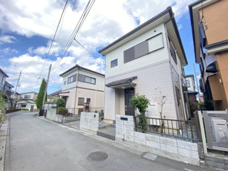 【外観】 | 前面道路も広く、駐車もしやすいです