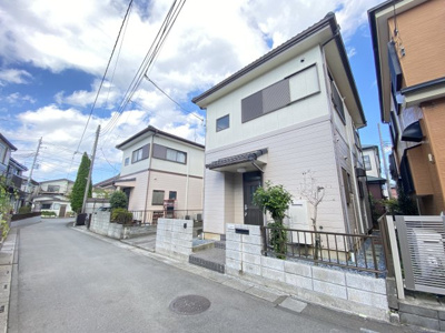 【外観】 | （当社ご成約なら仲介手数料無料♪）内装フルリフォーム物件 | 前面道路も広く、駐車もしやすいです