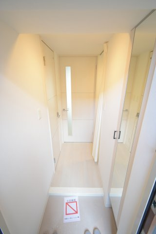 グランパシフィック泉尾Luxeの玄関