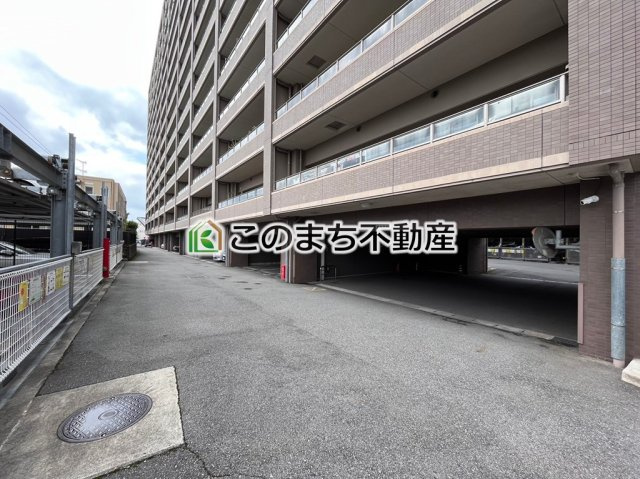 ポレスターセントラルシティ桜の駐車場|平面：3000～6000円／月額
機械式：1000～4000円／月額
※空き状況は管理会社へ要確認