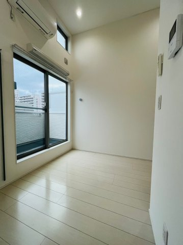 仲介手数料0円！！インフィニティーエルの居間・リビング