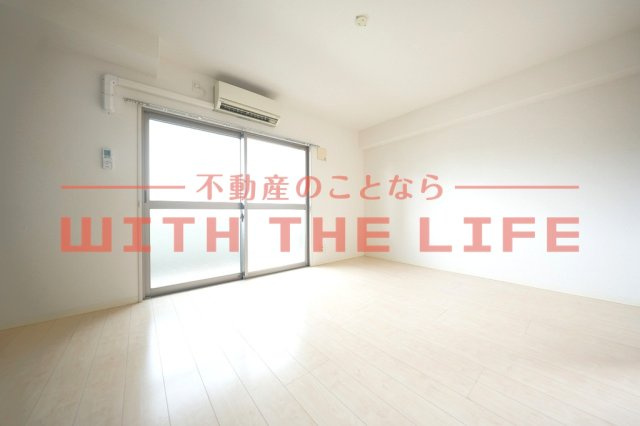 エスペランサ久留米駅前【キャッシュバック対象物件】の居間・リビング|ゆったり過ごせるリビングです