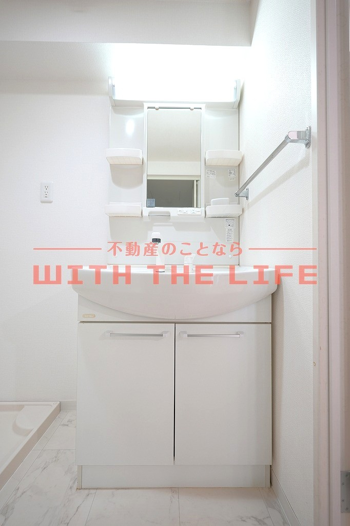 エスペランサ久留米駅前【キャッシュバック対象物件】の独立洗面台|独立洗面台、朝の身支度には欠かせません