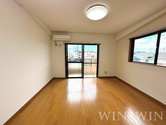 キャプテンビルの洋室