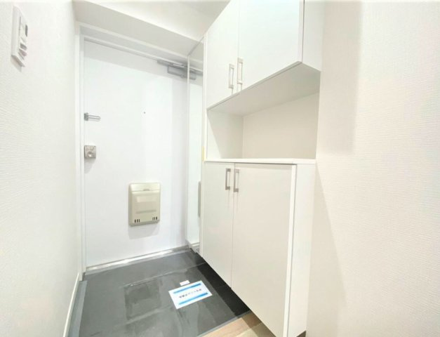 メイツ柏C棟の玄関