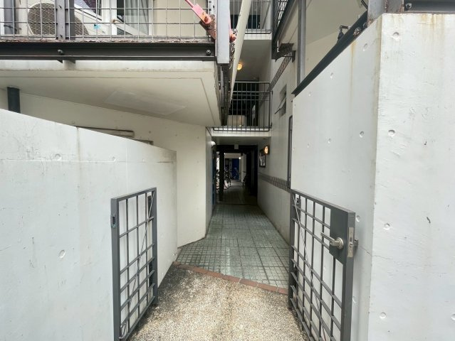 新星ビル上小阪のエントランス