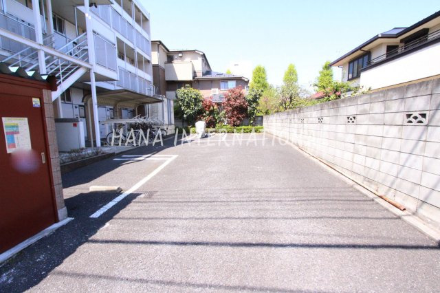 レオパレス富士見台の駐車場