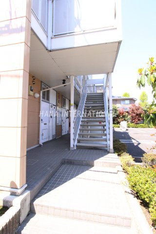 レオパレス富士見台のエントランス