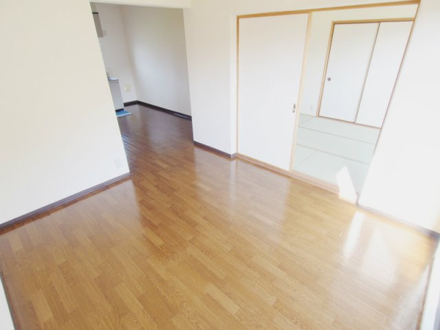 クローカス浜角壱番館の居間・リビング