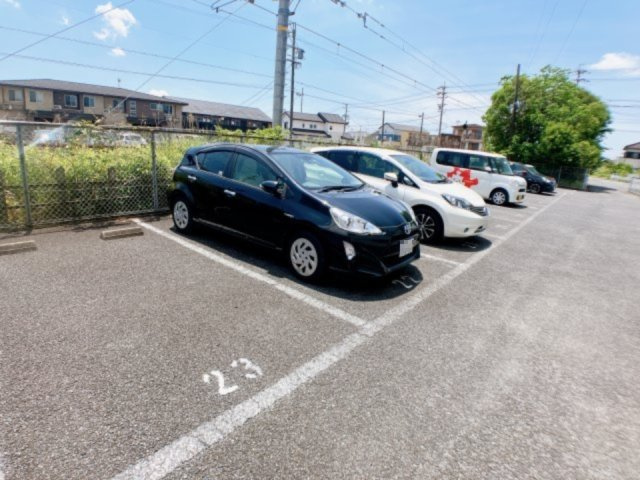 フェリーチェ21の駐車場