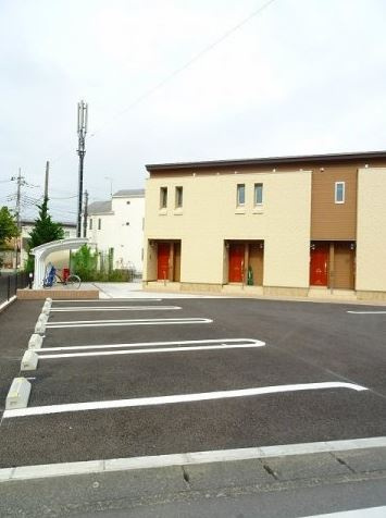 コンフォーティア・メゾンの駐車場