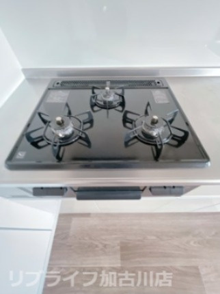 メゾンソレイユＡのキッチン|※別のお部屋のお写真です。キッチンの色、フローリングや建具の色、アクセントクロス異なります。※