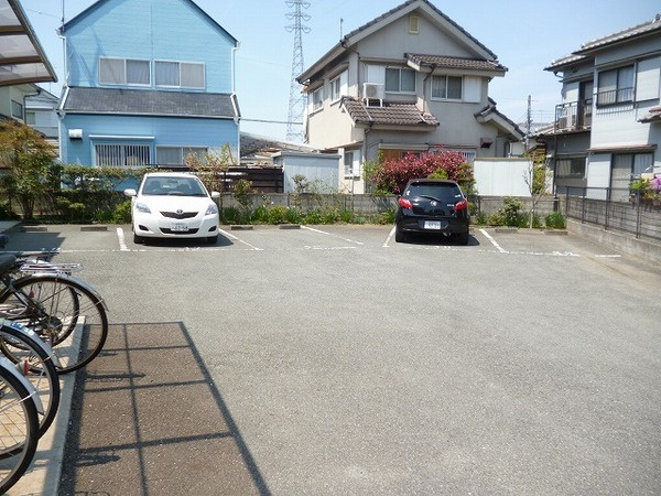メゾンソレイユＡの駐車場