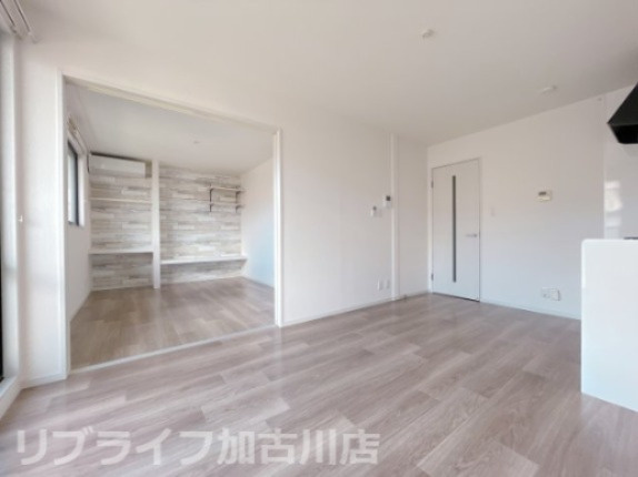 メゾンソレイユＡの居間・リビング|※別のお部屋のお写真です。アクセントクロス異なります※