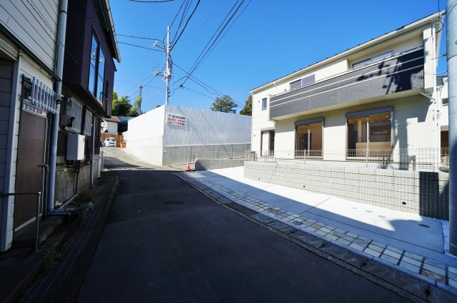【保土ヶ谷区上菅田町1317-3全４棟新築戸建て４号棟】★仲介手数料無料★（上菅田笹の丘小学校・上菅田中学校）の前面道路含む現地写真