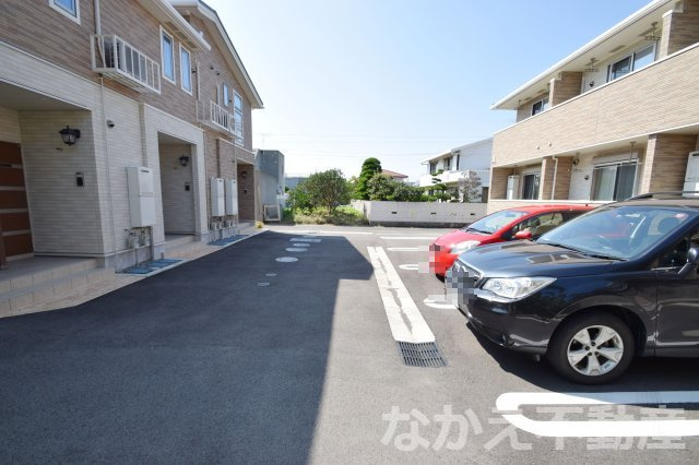 【駐車場】 | 駐車場があるので、車を買う予定の方も安心です