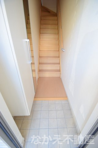 【玄関】 | 収納もある玄関です