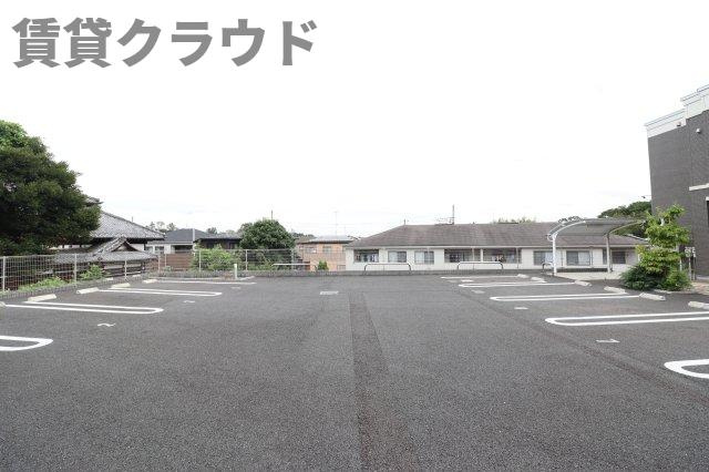 エトワールの駐車場|駐車場があるので、車を買う予定の方も安心です