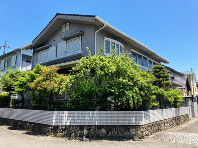 【外観】 | 桂坂 御陵大枝山町六丁目一戸建 | 南西角地につき採光 通風良好です。