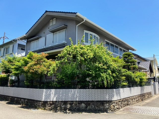 【外観】 | 桂坂 御陵大枝山町六丁目一戸建 | 南西角地につき採光 通風良好です。