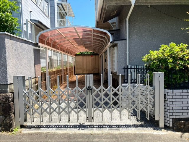 【駐車場】 | 桂坂 御陵大枝山町六丁目一戸建 | 縦列2台駐車可　カーポート付