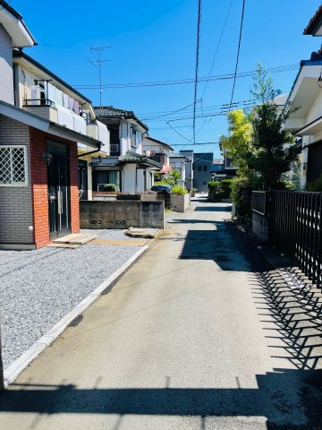 あきる野市野辺　中古戸建の前面道路含む現地写真