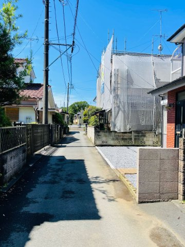 あきる野市野辺　中古戸建の前面道路含む現地写真