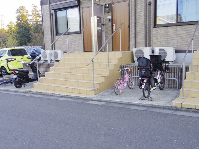 シャイニースカイコートのエントランス