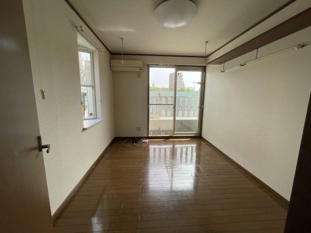 ハピネス甲子園の洋室