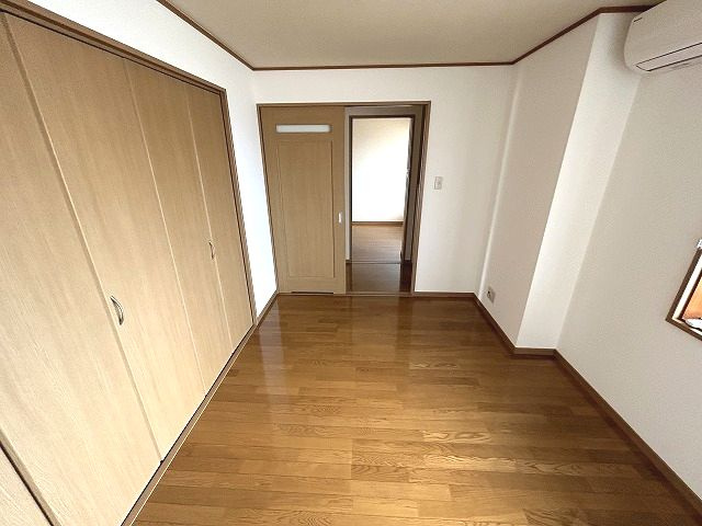 ロマネコンティ24の洋室|ゆったりした洋室です
※違うお部屋の写真を使用している為、実際には異なる可能性がございます。