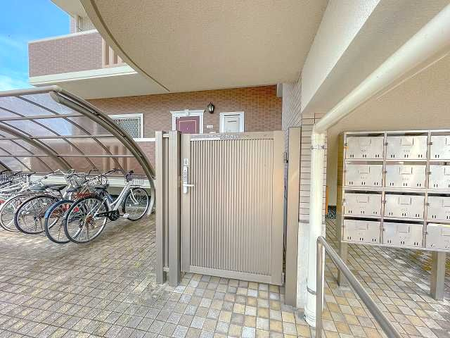 ロマネコンティ24のエントランス|落ち着いたエントランスです