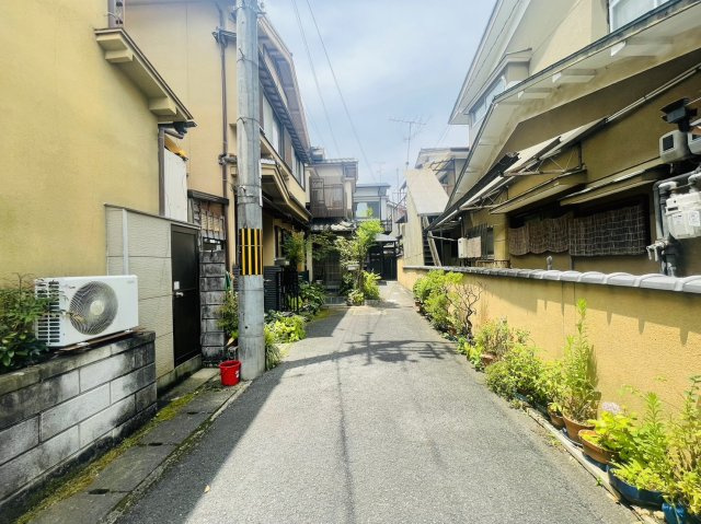 嵯峨野有栖川町の前面道路含む現地写真